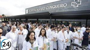 Médicos en huelga se concentran y piden al Sergas negociar.