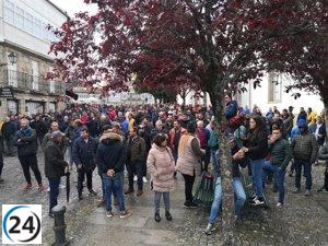 Arrestan a manifestante en protesta de 'bateeiros' en Santiago.