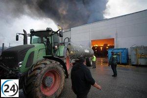 Incendian nave de reciclaje en Vilalba (Lugo)