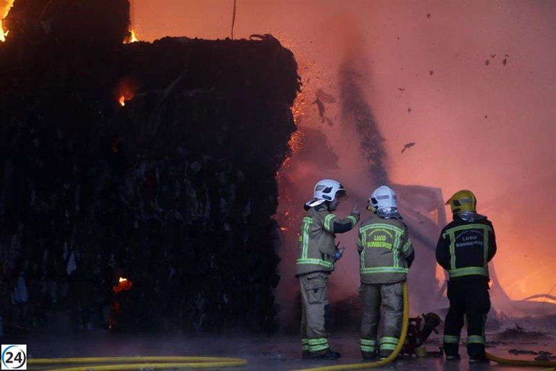 Fuego en Ambigal controlado en Vilalba tras labores de extinción.