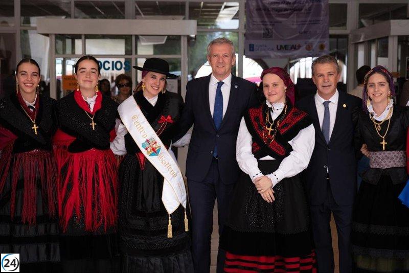 Rueda reconoce que Galicia debe más a la emigración durante su visita al Centro Gallego de México.