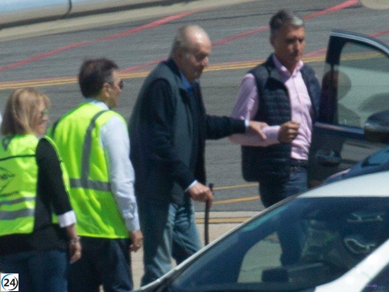 El Rey Juan Carlos regresa a España después de un año para aterrizar en Vigo.