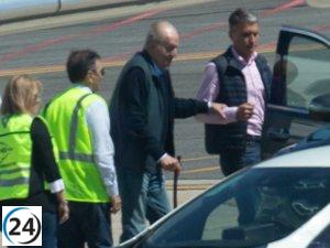 El Rey Juan Carlos regresa a España después de un año para aterrizar en Vigo.