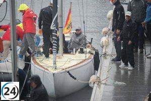 Juan Carlos I pasa tres horas y media en el Bribón en sus primeros días en Sanxenxo.