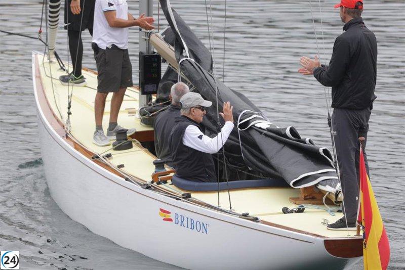 Juan Carlos I navega por segundo día en el Bribón.
