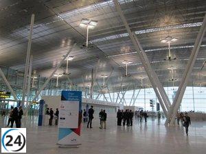 Acciones judiciales avanzan por lesiones a agente en Lavacolla con cargo de Igualdad.