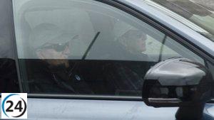 Juan Carlos I abandona la residencia de Pedro Campos en Sanxenxo.