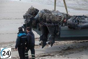 La Guardia Civil investiga el robo de motores de la narcolancha en Muxía.