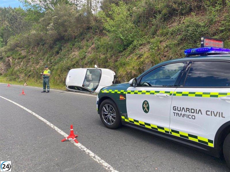 Una conductora resulta herida tras salirse de la carretera en Avión (Ourense).