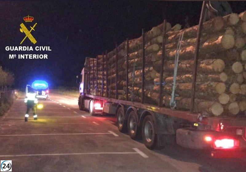 Camión de transporte de madera con sobrepeso de 13 toneladas interceptado en Tui.
