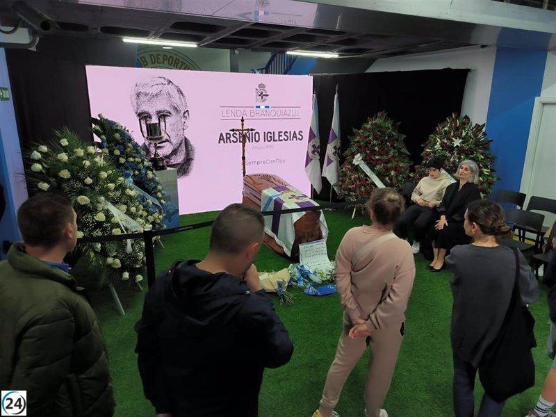 Multitudinario homenaje a Arsenio Iglesias en A Coruña con agradecimiento al deportivismo.