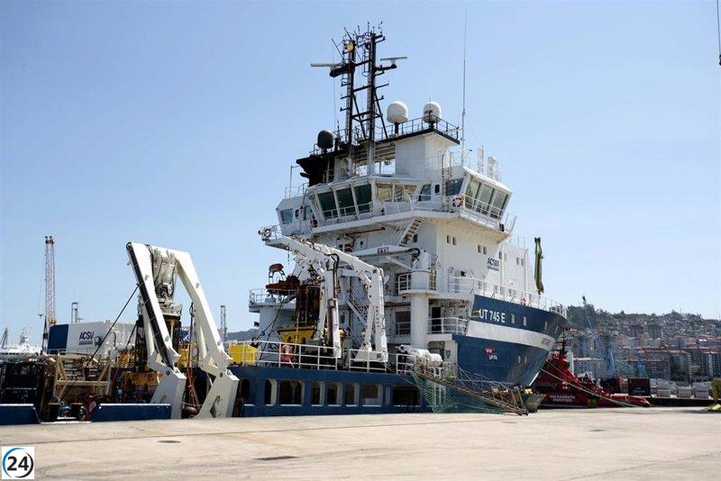 Barco parte a inspectar el pecio del 'Pitanxo' a pesar de la oposición del juez y familiares.