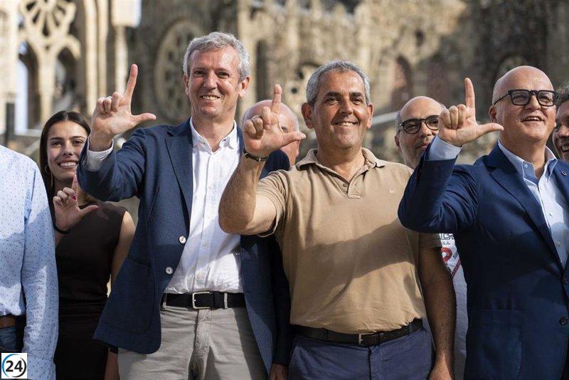 Rueda busca voto de los desencantados con el PSOE en Carballiño.