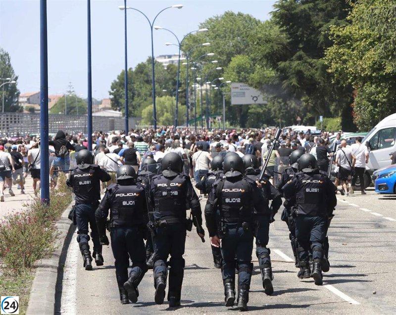 Cargas policiales en protesta del metal en Vigo ante factoría de Stellantis