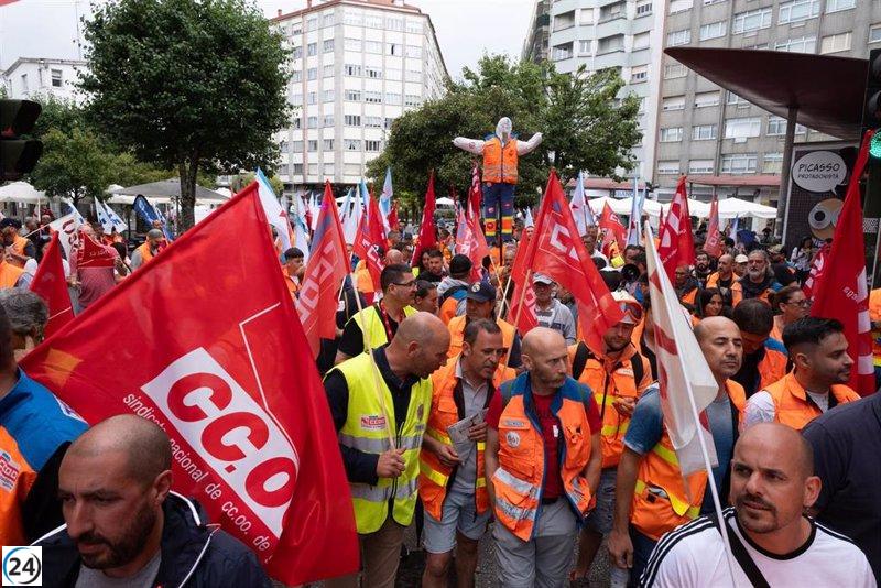 Trabajadores de ambulancias marchan exigiendo un convenio digno