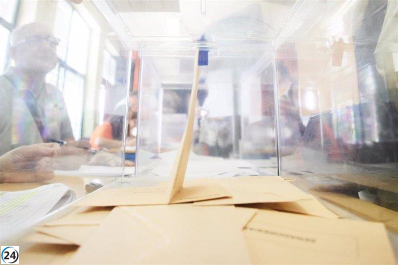 Denuncian aparición de sobres del PP en colegios electorales en Ourense según socialistas.