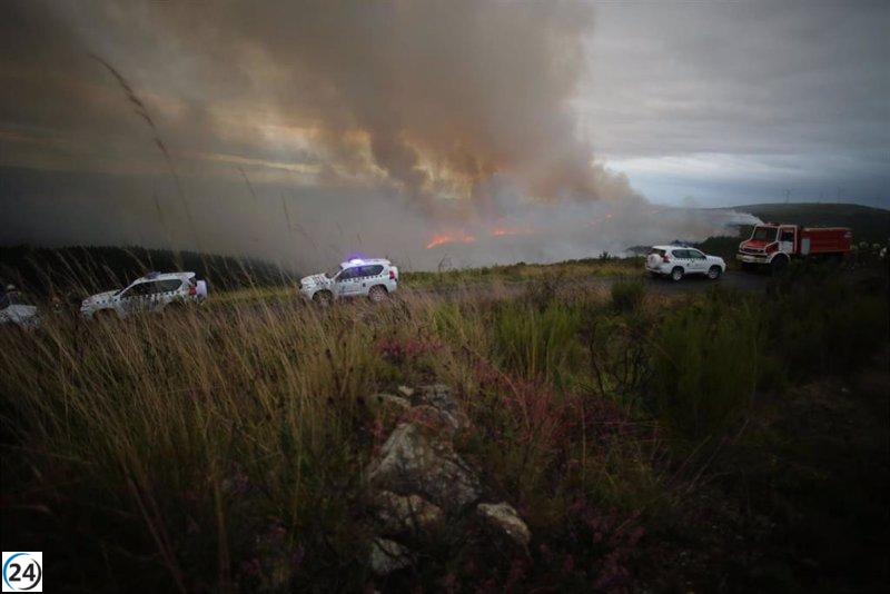 Extinción del incendio de Palas de Rei (Lugo) tras arrasar 126 hectáreas.