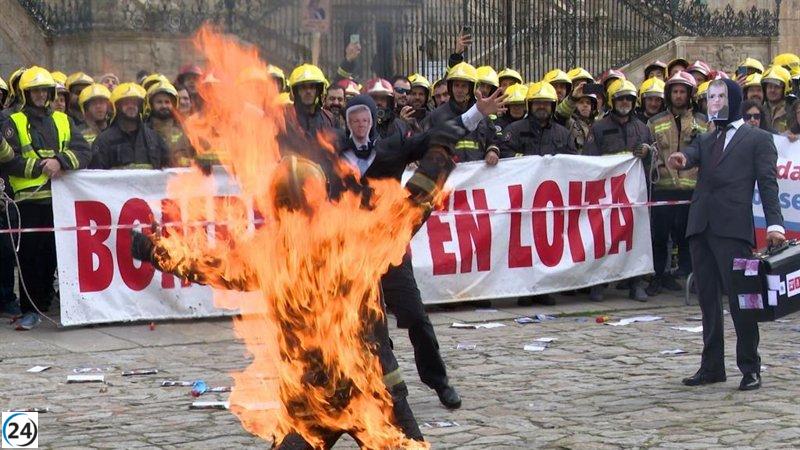 Manifestación de bomberos en el Obradoiro para denunciar el