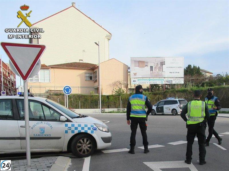 Arrestados en Sanxenxo dos individuos por supuesto hurto en establecimiento de golosinas en Portonovo.