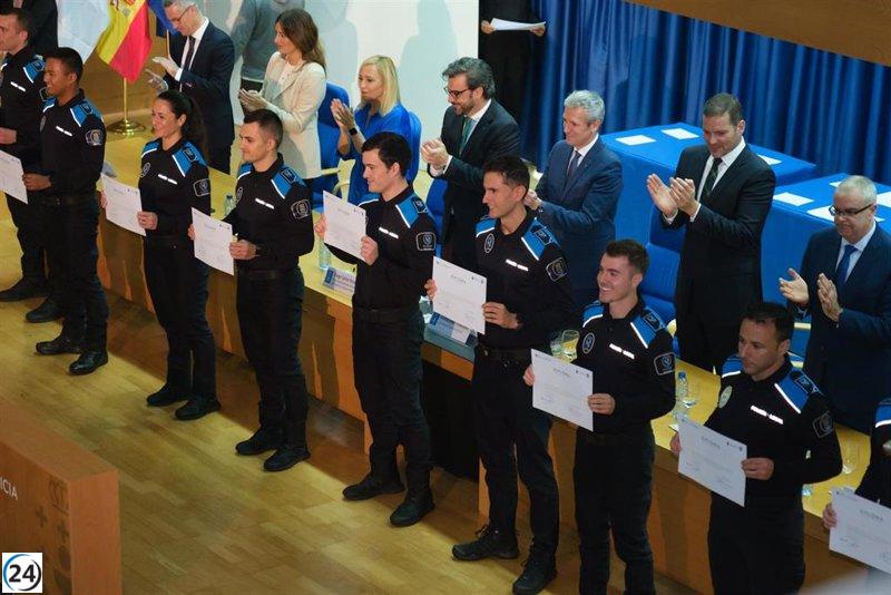 Ministerio del Interior se compromete a aumentar en 50 el número de agentes en la Policía Autonómica, anuncia Rueda.