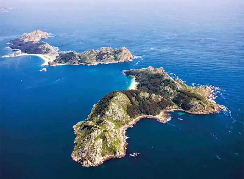 Excursionismo en el Parque Nacional de las Islas Atlánticas